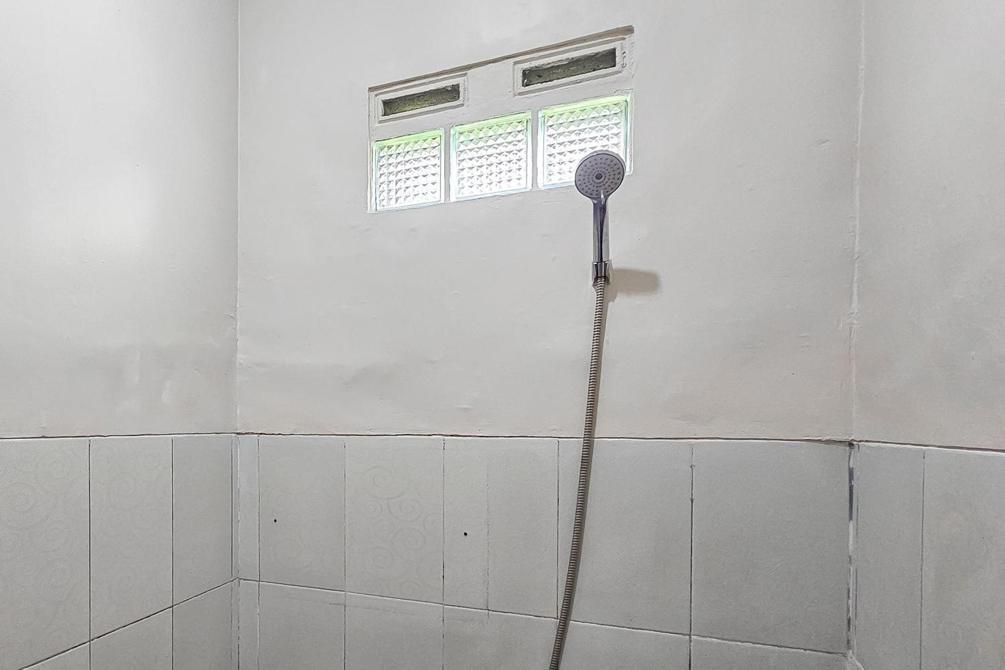 Wisma Brata Mitra Reddoorz Sukabumi Exterior photo